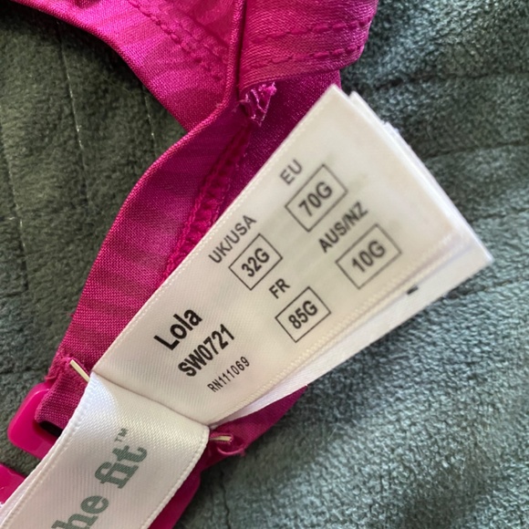 Bikini - Picture 2 of 3